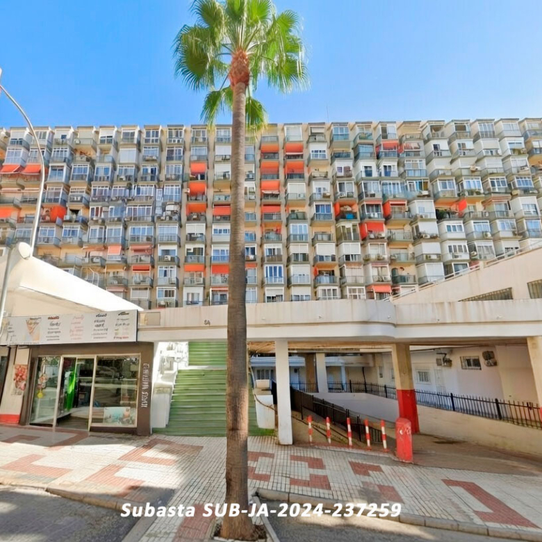 Subasta Judicial de Vivienda en Torremolinos: Oportunidad en Avenida de los Manantiales
