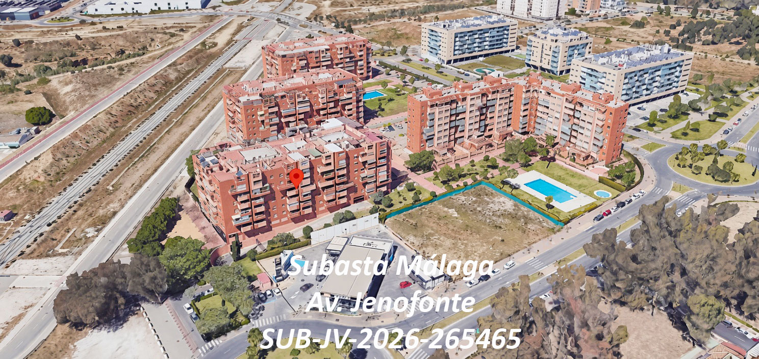 Subasta de vivienda y garaje en Avenida Jenofonte (Málaga)